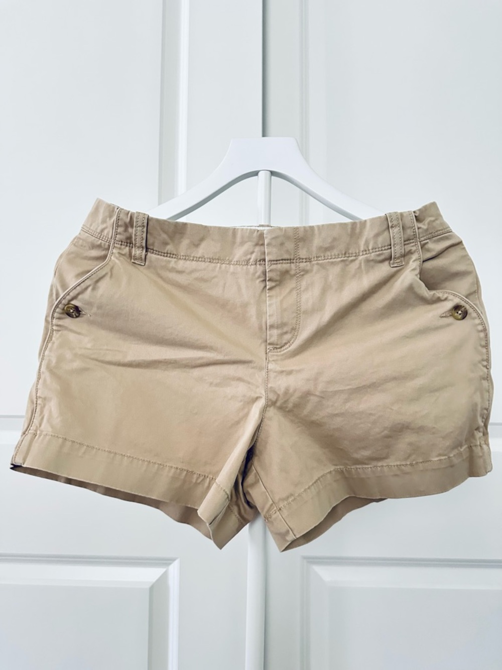 Women’s Old Navy Casual Beige Shorts Size 6